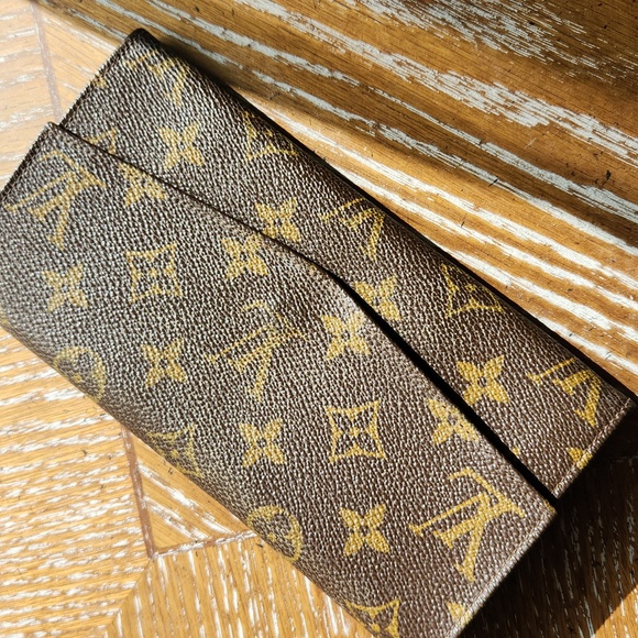 LOUIS VUITTON Vintage Monogram Long Wallet - Picture 2 of 9
